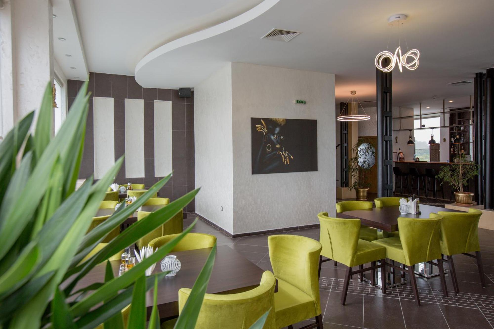 Terra Europe Brontes Hotel Targowischte Exterior foto