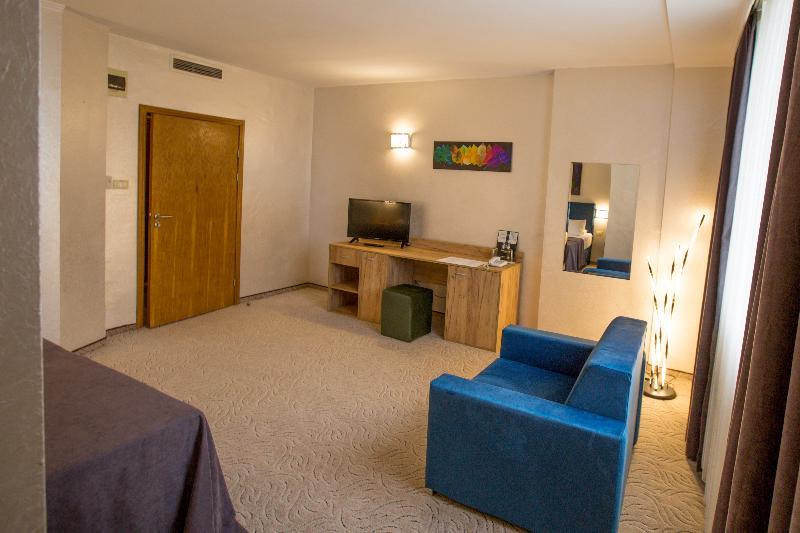 Terra Europe Brontes Hotel Targowischte Exterior foto